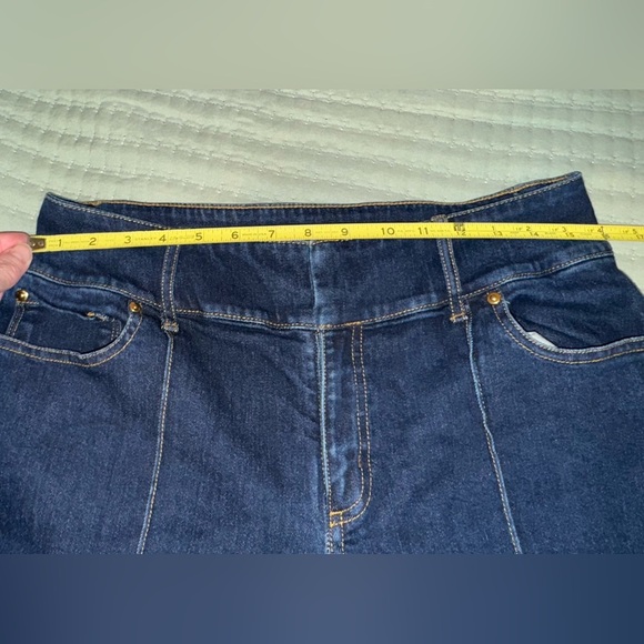 INC brand wide leg gaucho cropped style jeans. Size 12. VGUC - Picture 11 of 12